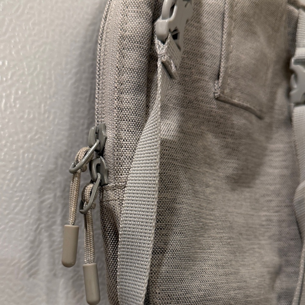 Herschel Supply Company Sinclair Crossbody - Picture 3 of 8